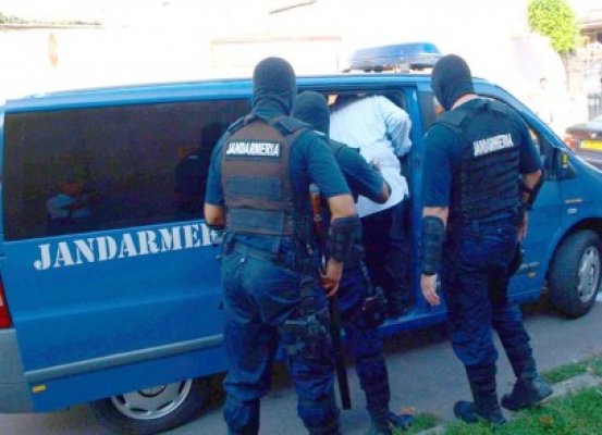 Poliţist din Ialomiţa, mutilat cu o sticlă de un constănţean. 7 tineri din Topalu, săltaţi de procurori